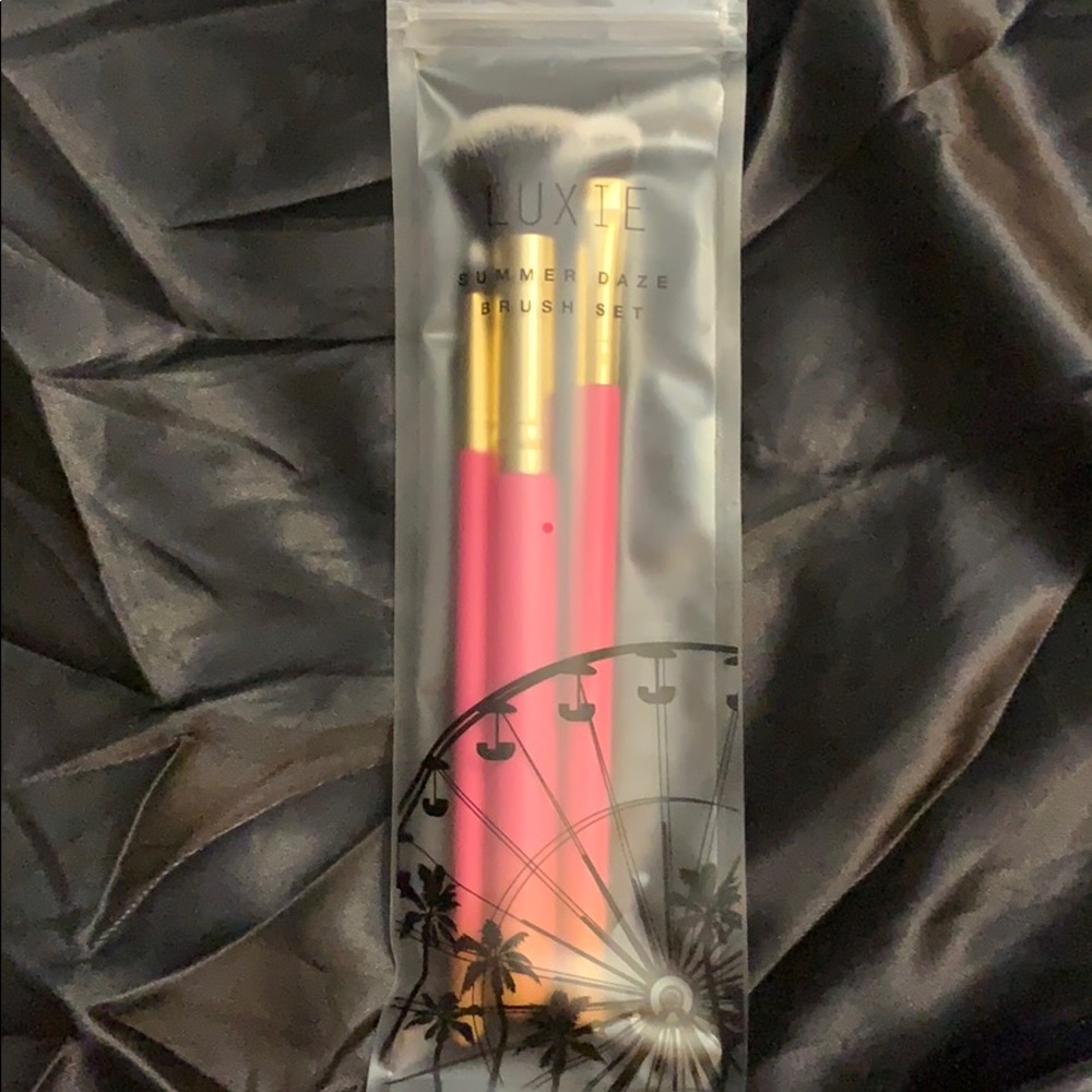 New, never-used Luxie Summer Daze Brush Set